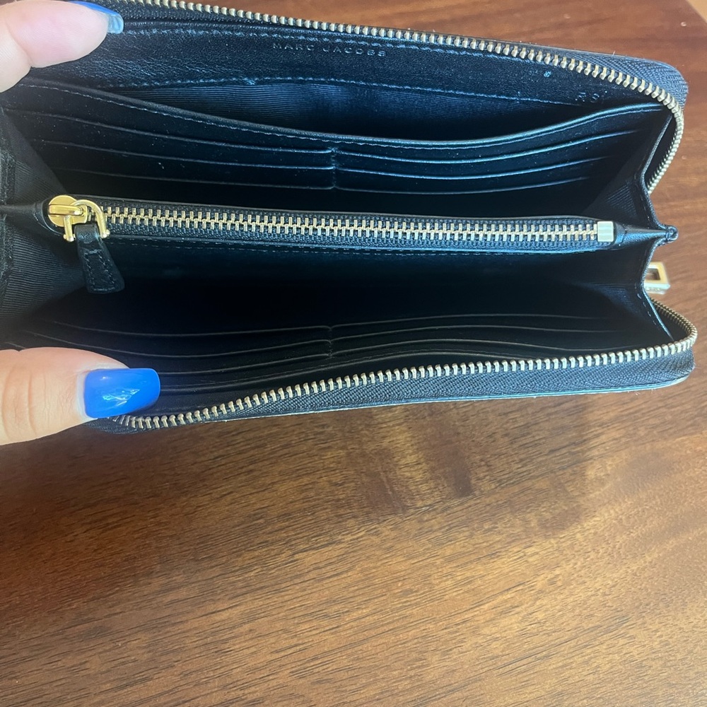 SOLD-Marc Jacobs Wallet - Picture 5 of 9